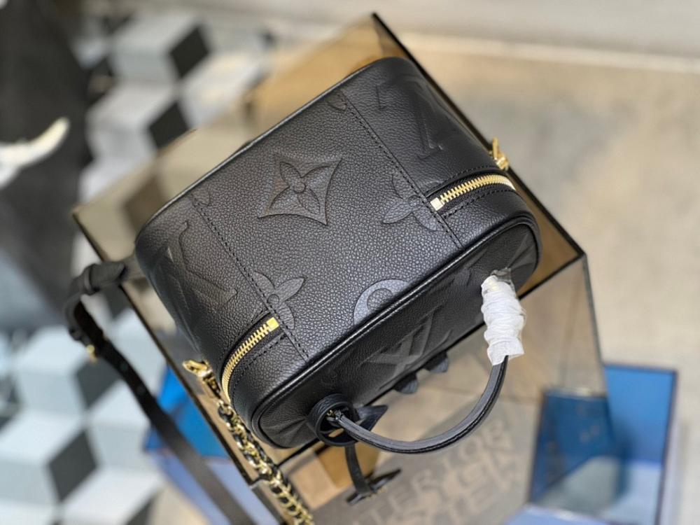 Classic Woven Leather Shoulder Bag – Limited Edition