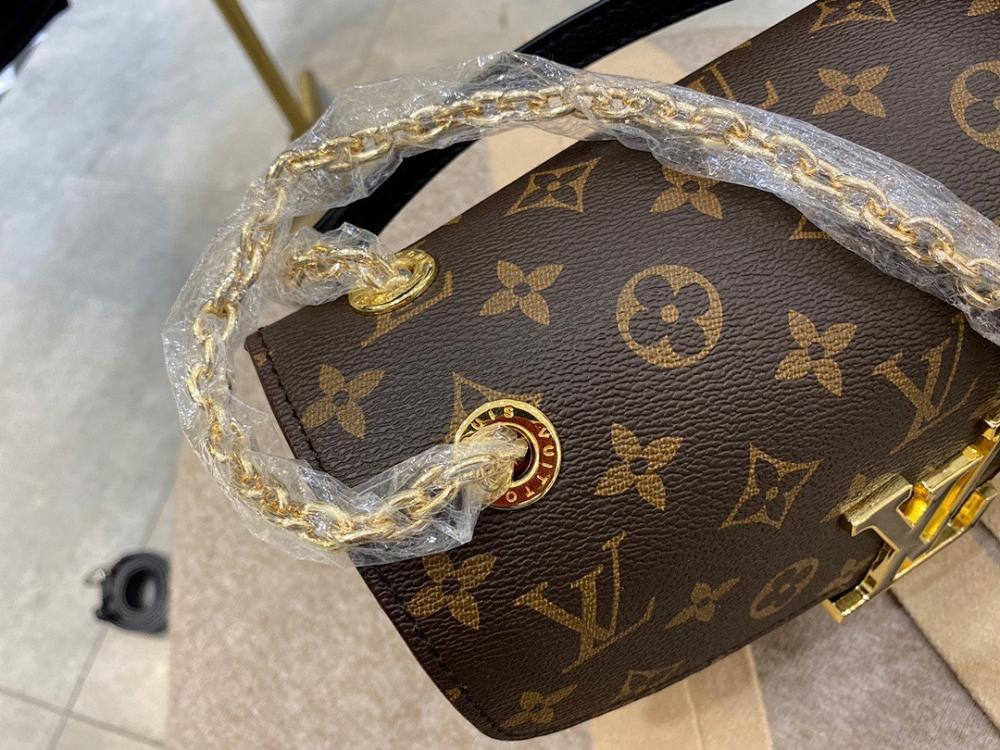 Modern Elegant Leather Shoulder Bag