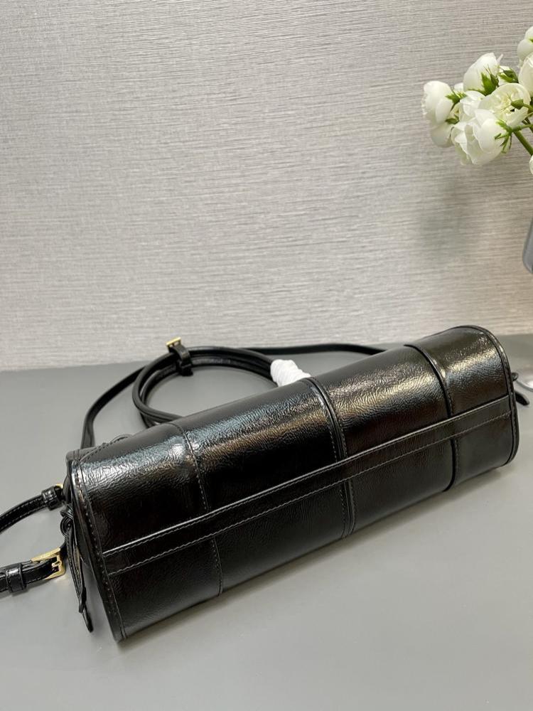 Classic Shoulder Bag