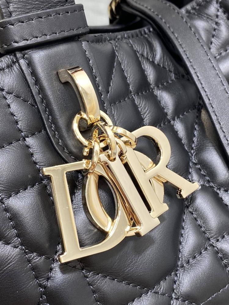 Classic Leather Shoulder Bag