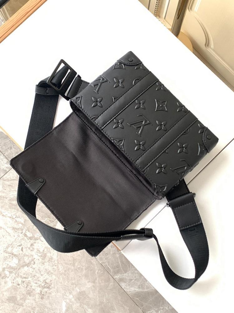 Modern Luxury Studded Leather Shoulder Bag – Special Edition