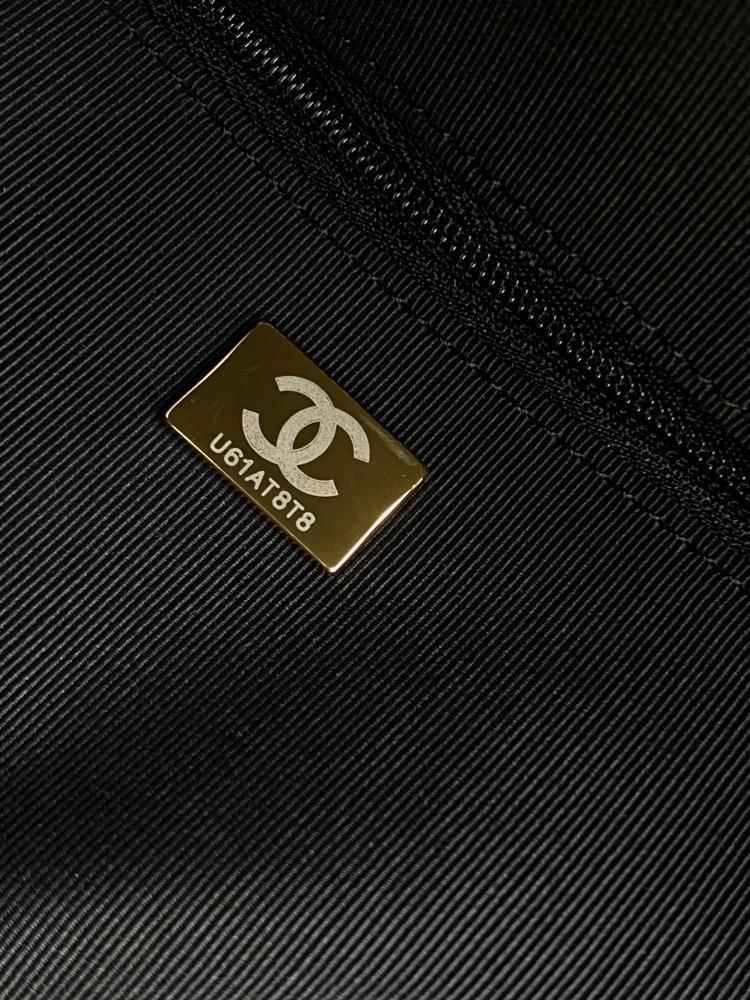 Classic Shoulder Bag