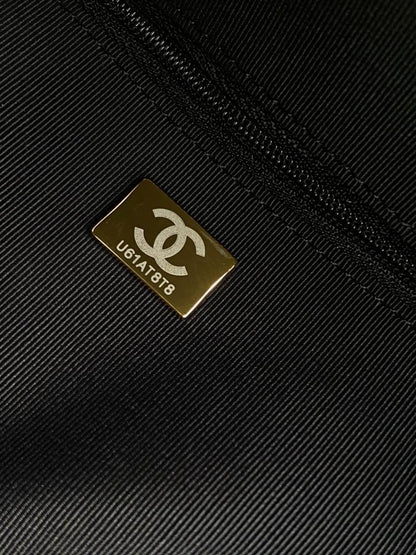 Classic Shoulder Bag