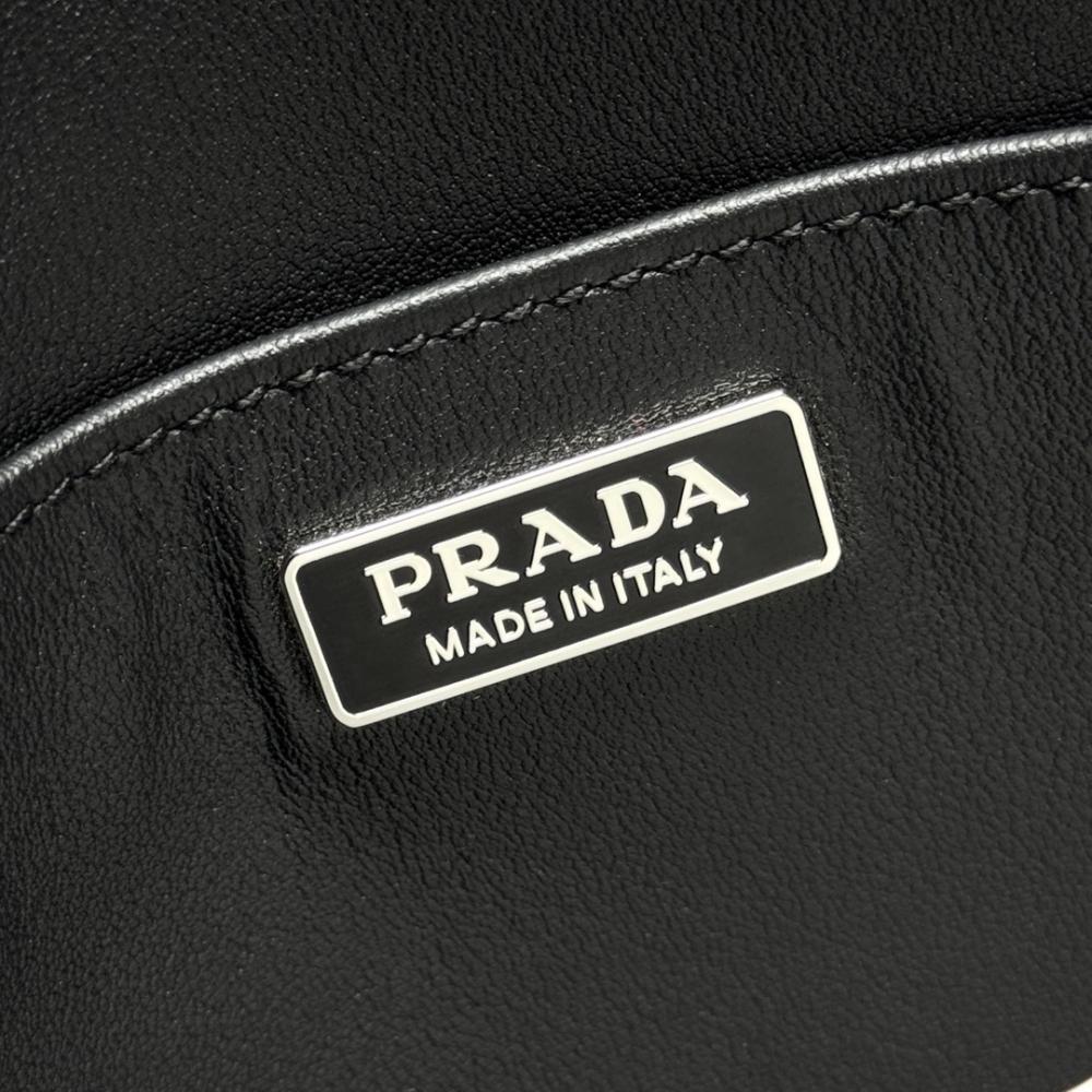 Classic Shoulder Bag