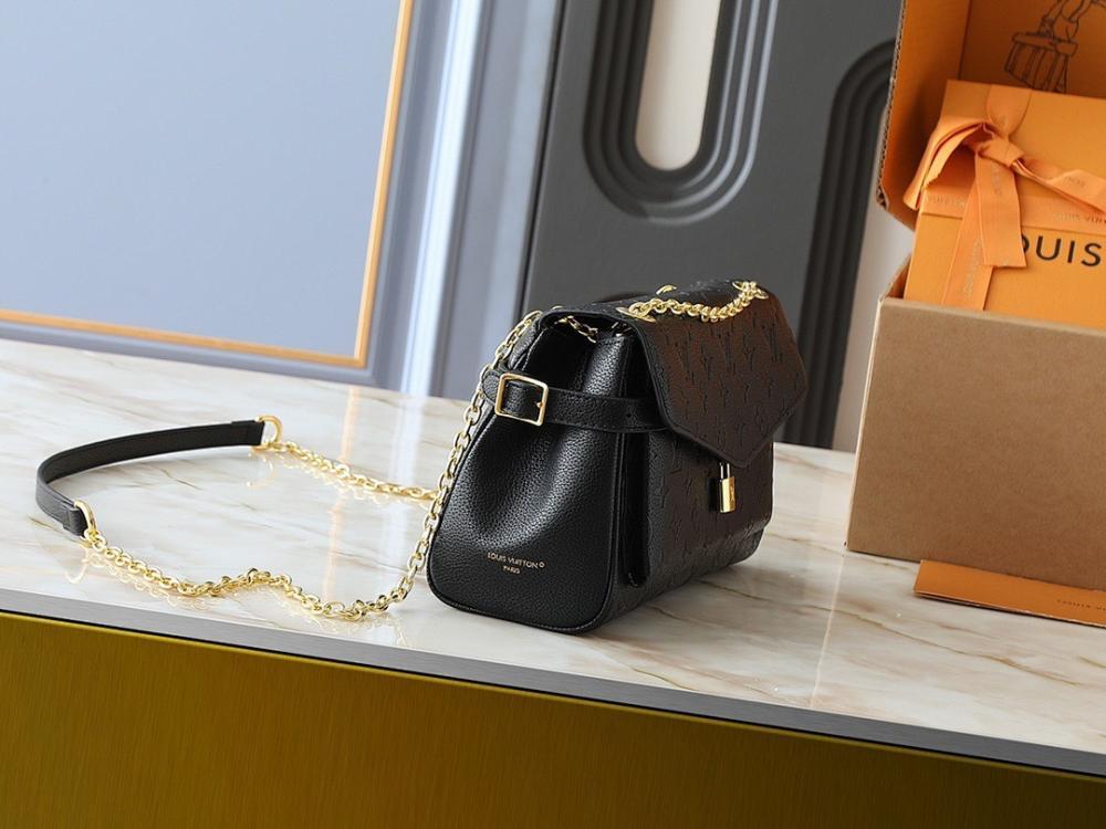 Modern Refined Shoulder Bag