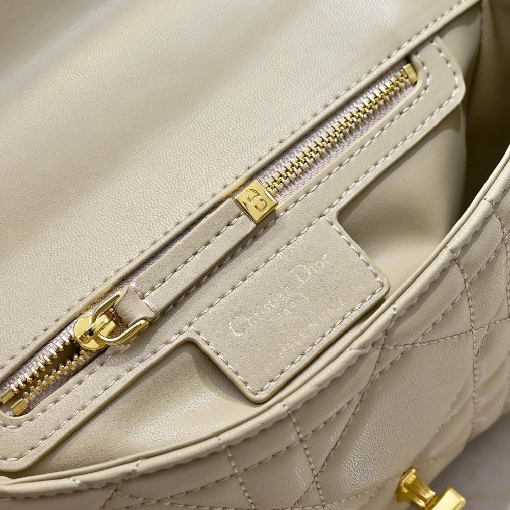 Elegant Stylish Gold Lambskin Shoulder Bag – Limited Edition