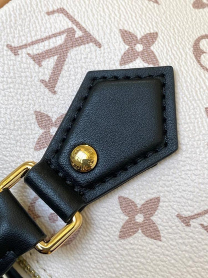 Modern Italian-Inspired Leather Travel Bag