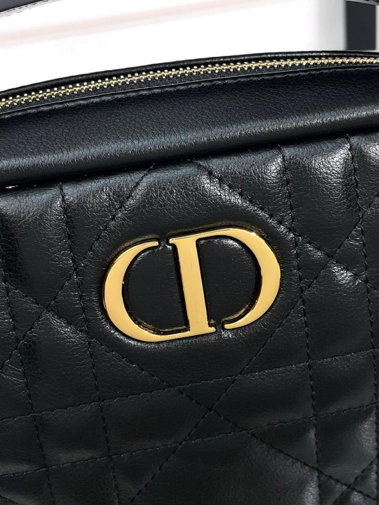 Classic Refined Gold Embroidered Leather Shoulder Bag