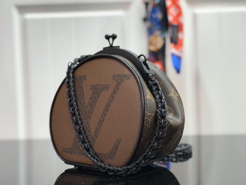 Elegant Shoulder Bag