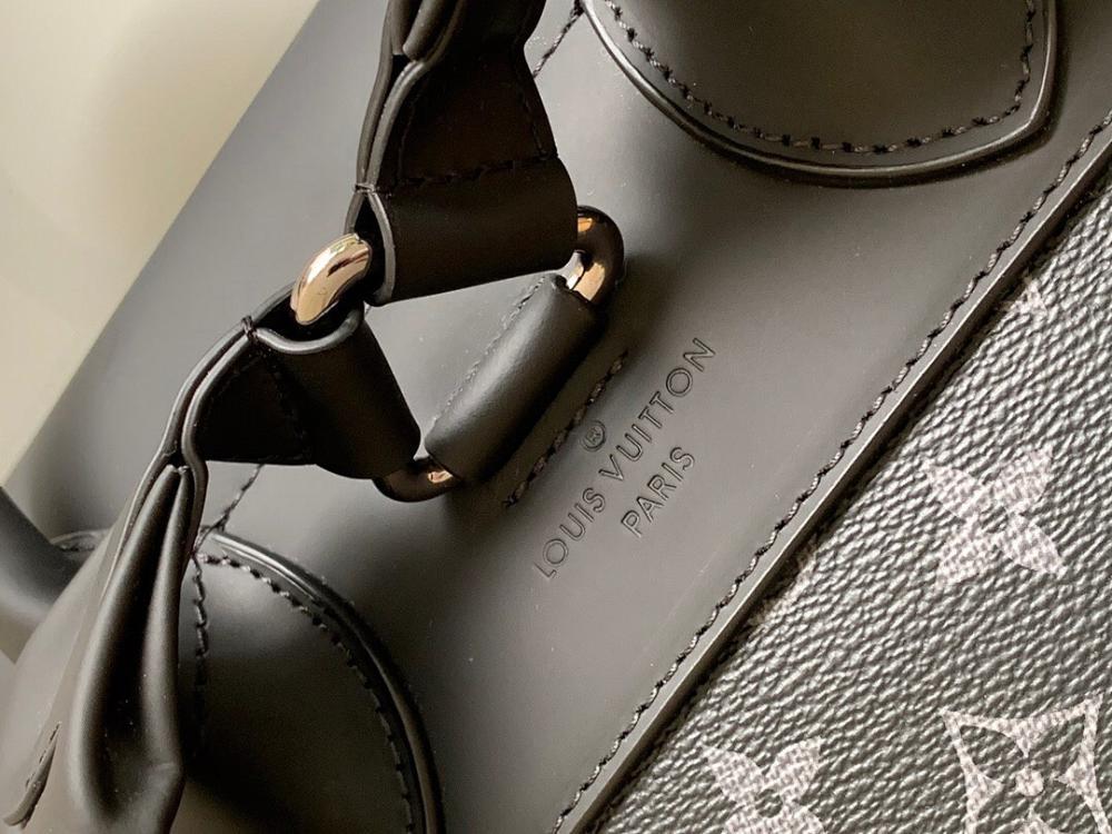 Stylish Leather Shoulder Bag – Limited Edition