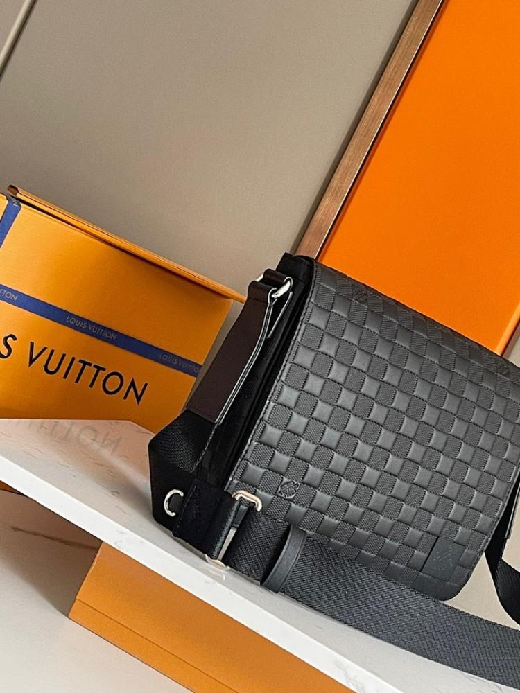Modern Luxury Leather Shoulder Bag – Limited Edition