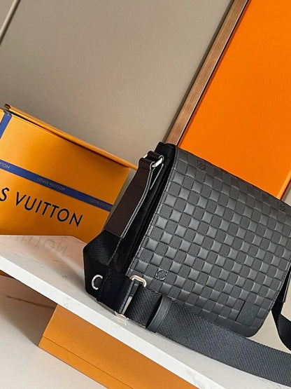 Modern Luxury Leather Shoulder Bag – Limited Edition