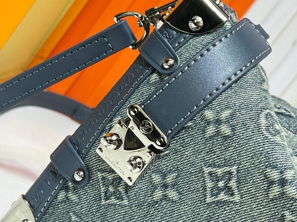 Classic Elegant Leather Shoulder Bag – Limited Edition