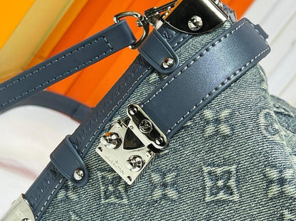 Classic Elegant Leather Shoulder Bag – Limited Edition