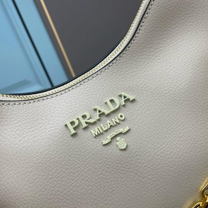 Elegant Refined Shoulder Bag
