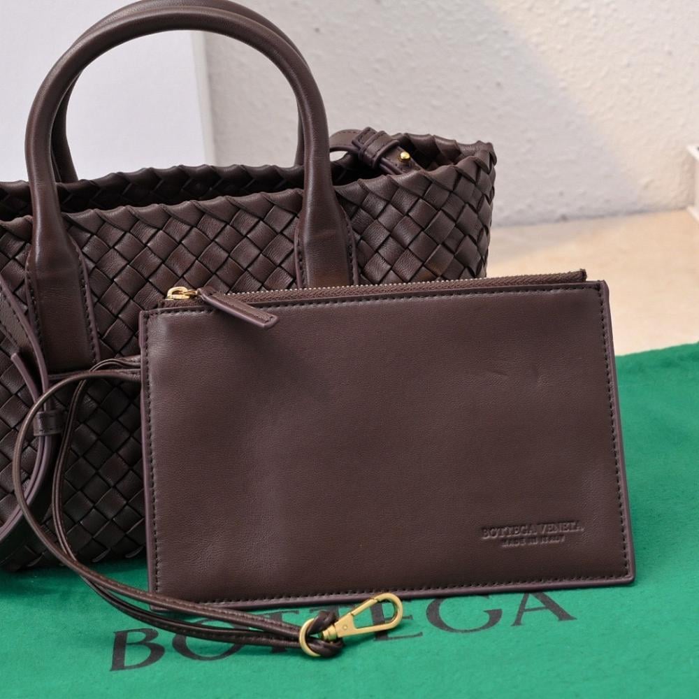 Modern Elegant Woven Shoulder Bag
