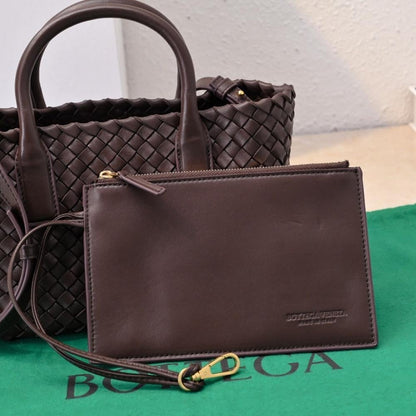 Modern Elegant Woven Shoulder Bag