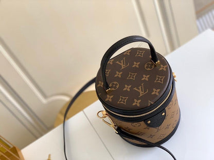 Alma Leather Shoulder Bag