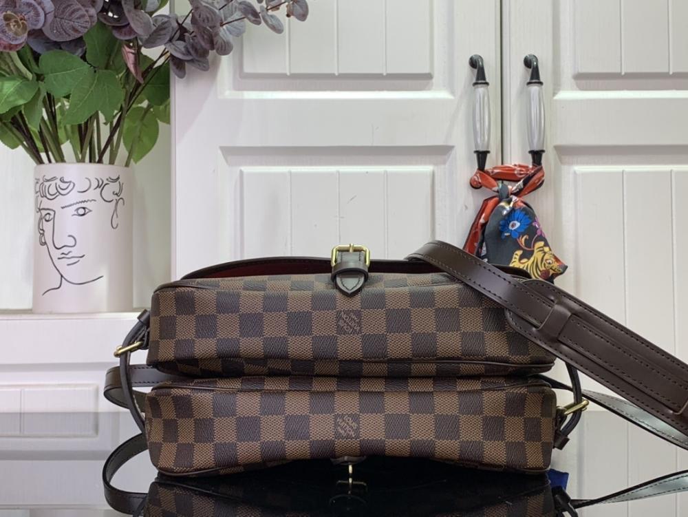 Classic Shoulder Bag