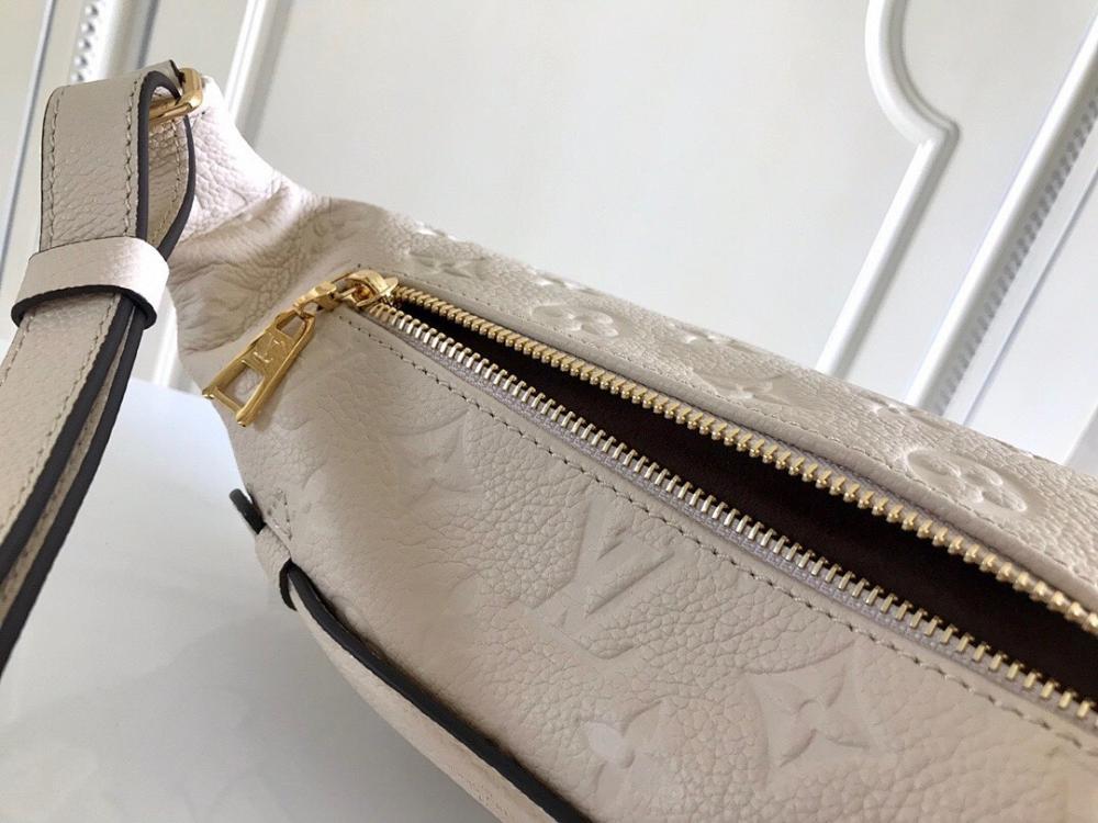 Classic Refined Crossbody Bag