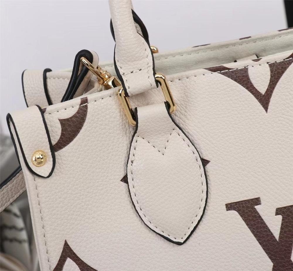Elegant Leather Shoulder Bag – Special Edition
