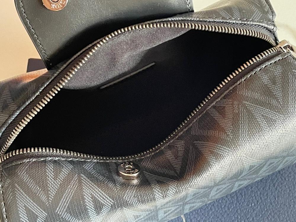 Elegant Grey Leather Shoulder Bag – Limited Edition