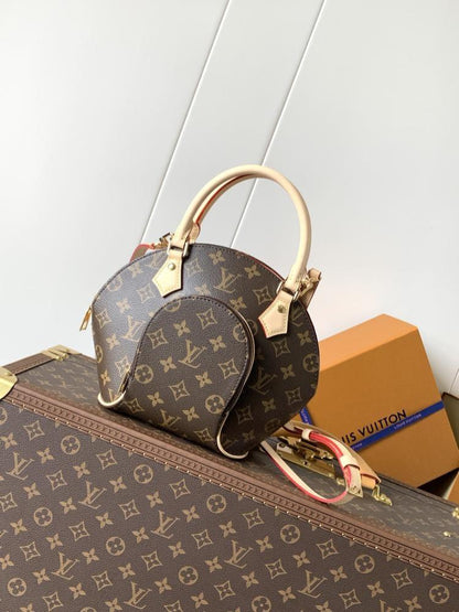Elegant Leather Shoulder Bag