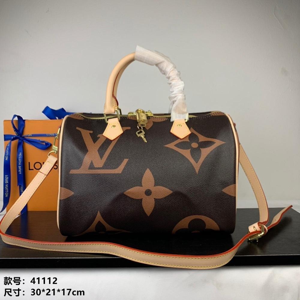 Modern Refined Shoulder Bag