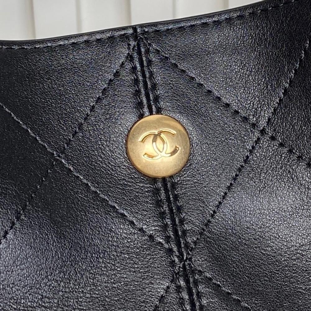 Alma Hobo Bag