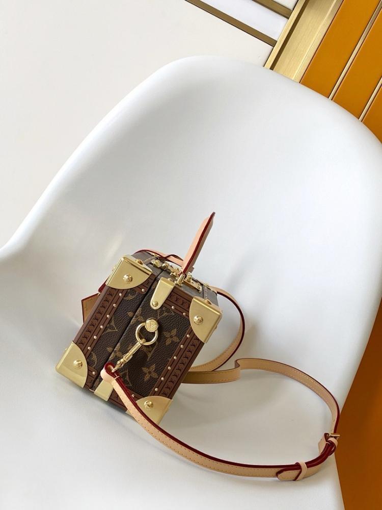 Luxury Refined Studded Leather Shoulder Bag