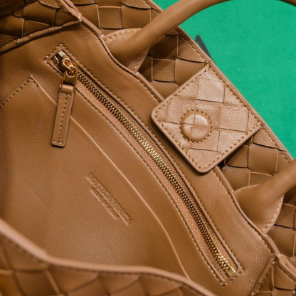 Elegant Leather Crossbody Bag