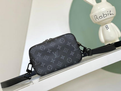 Modern Black Leather Shoulder Bag – Limited Edition