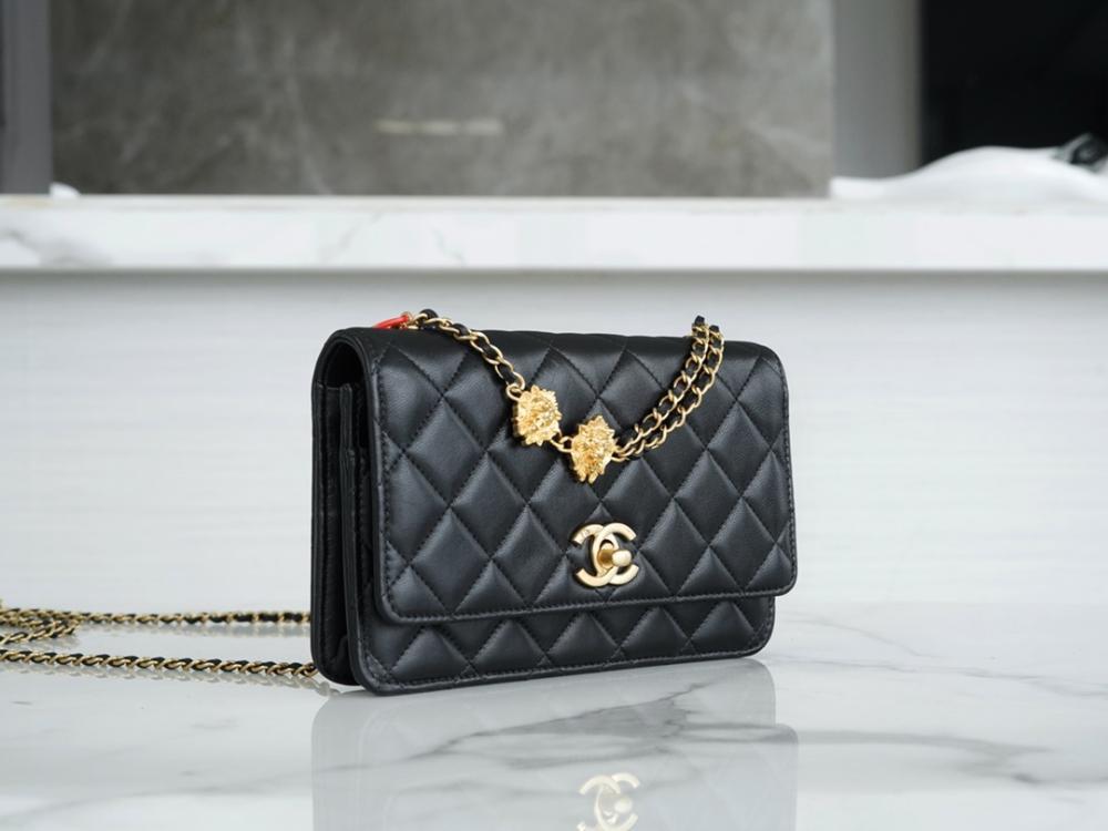 Classic Leather Shoulder Bag