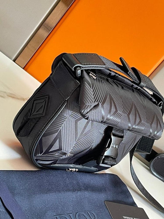 Modern Refined Black Quilted Leather Shoulder Bag