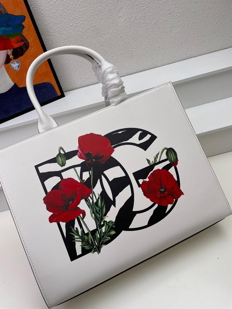 Modern Refined Shoulder Bag