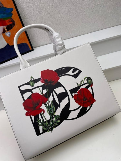 Modern Refined Shoulder Bag