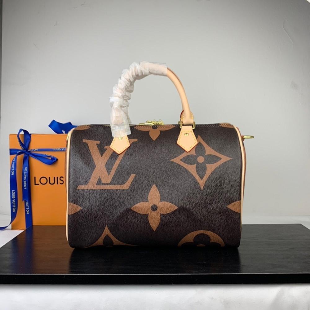 Modern Refined Shoulder Bag