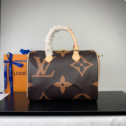 Modern Refined Shoulder Bag