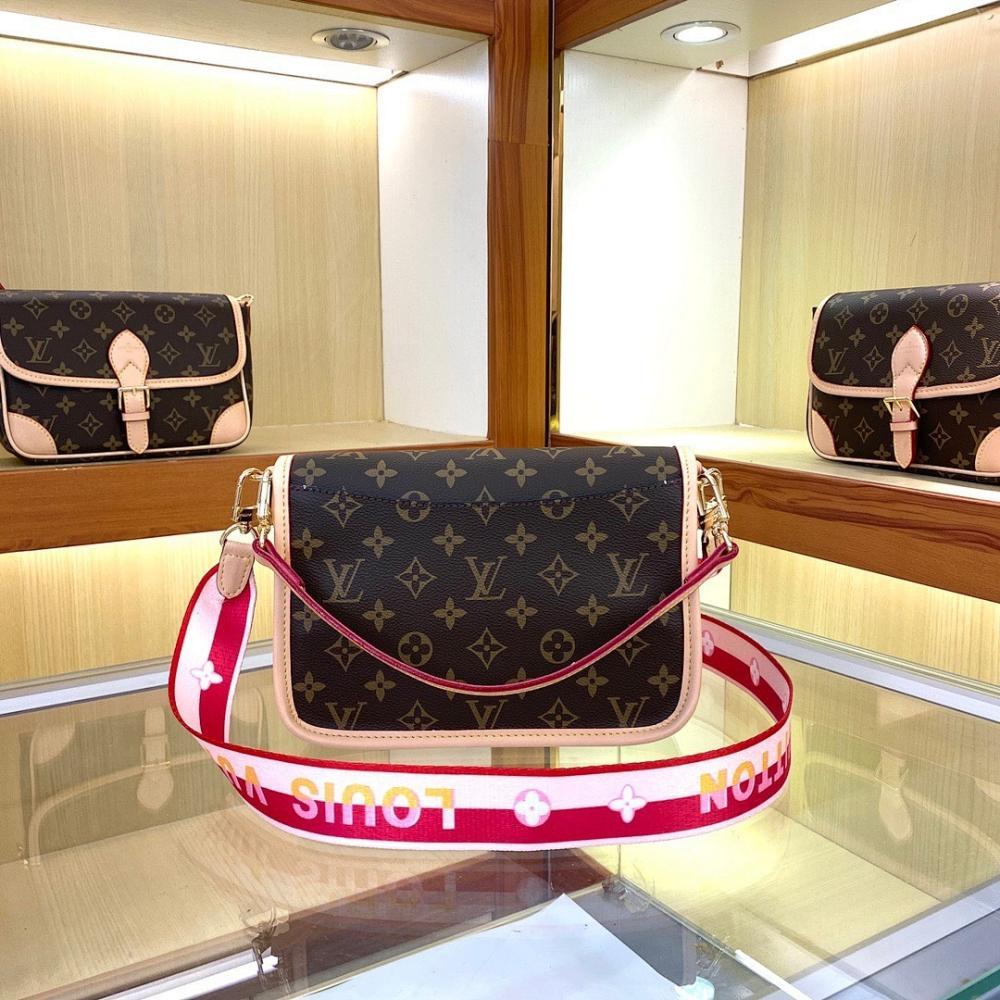 Italian-Inspired Elegant Leather Bag