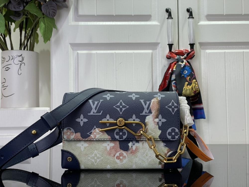 Classic Leather Shoulder Bag