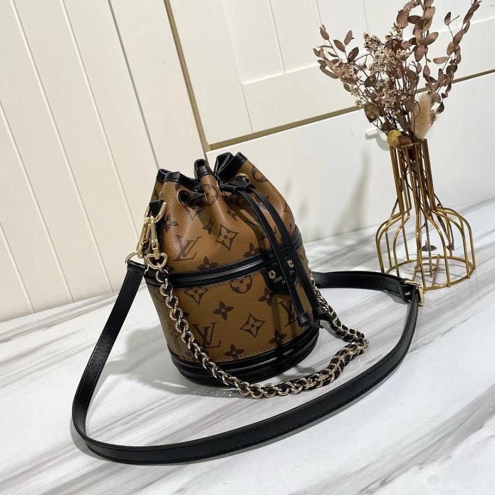 Classic Italian-Inspired Bucket Bag