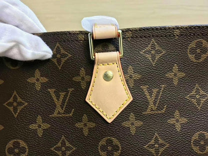 Modern Refined Shoulder Bag