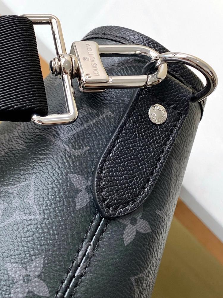 Stylish Refined Black Leather Shoulder Bag