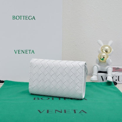 Modern Elegant Woven Bag – Limited Edition