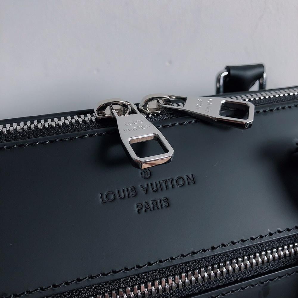 Modern Refined Silver Leather Travel Bag