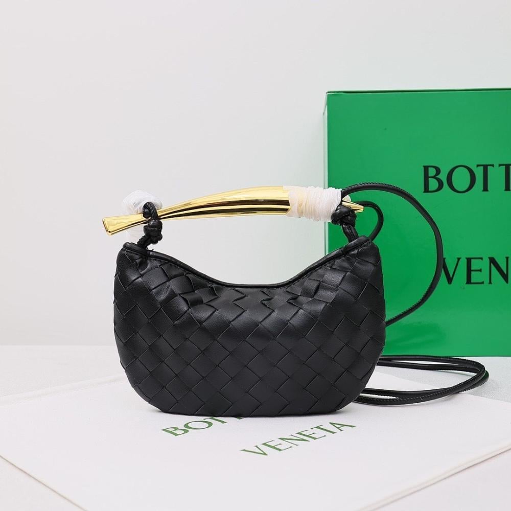 Classic Refined Woven Leather Crossbody Bag