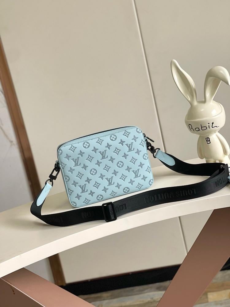 Classic Refined Leather Shoulder Bag
