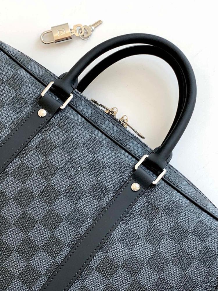 Classic Leather Shoulder Bag – Special Edition