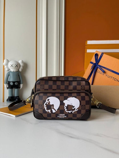 Stylish Refined Black Shoulder Bag