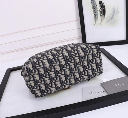 Luxury Embroidered Shoulder Bag – Limited Edition
